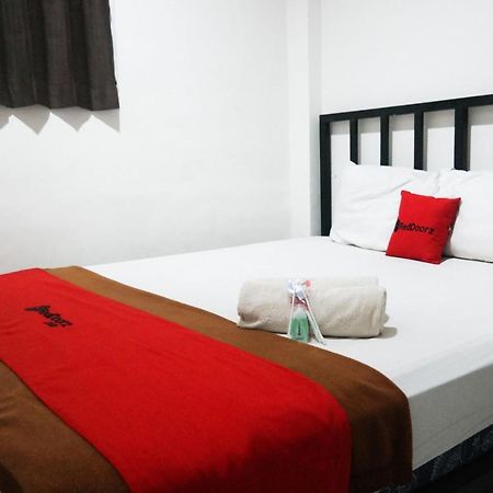 Reddoorz At Jalan Somba Opu Losari 마카사르 외부 사진